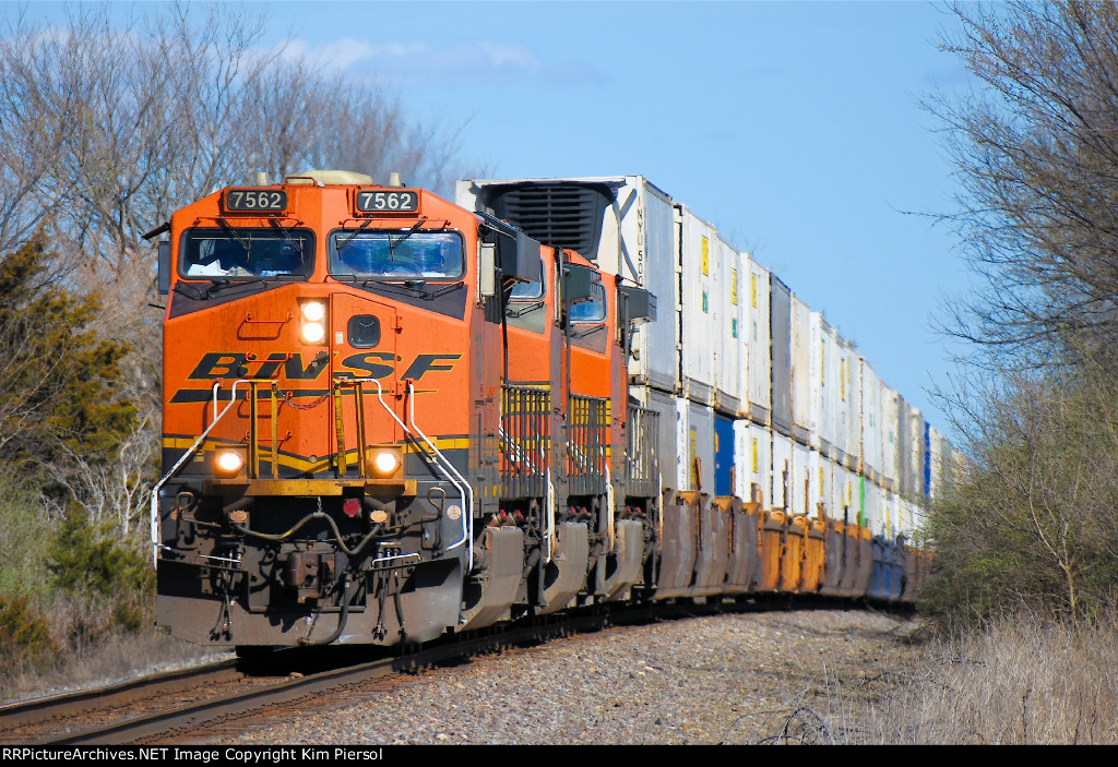 BNSF 7562